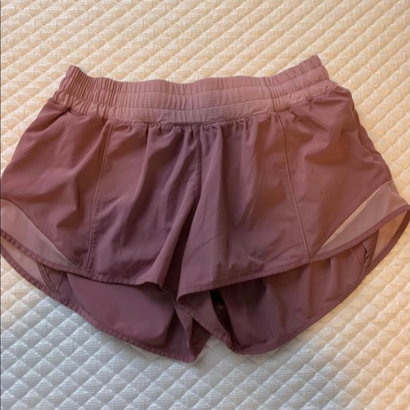 lululemon athletica Pants - Lululemon Hotty Hot Low Rise Lined Short 2.5” (Mauve, Size 8)
